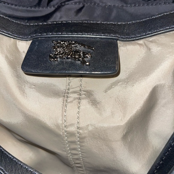 BURBERRY TOTE 💯AUTHENTIC - Picture 1 of 5
